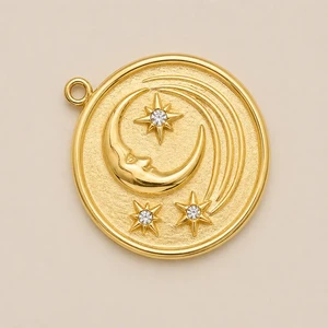 Ciondolo piastra tonda luna volto stelle swarovski gold mata design