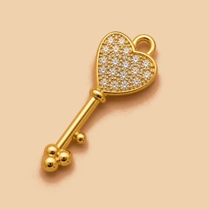 Ciondolo chiave cuore pave oro