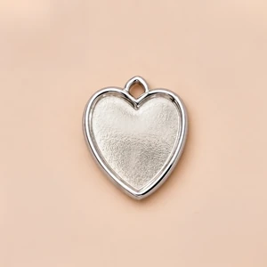 Ciondolo a cuore in argento satinato