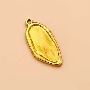 Ciondolo foglia in oro lucido